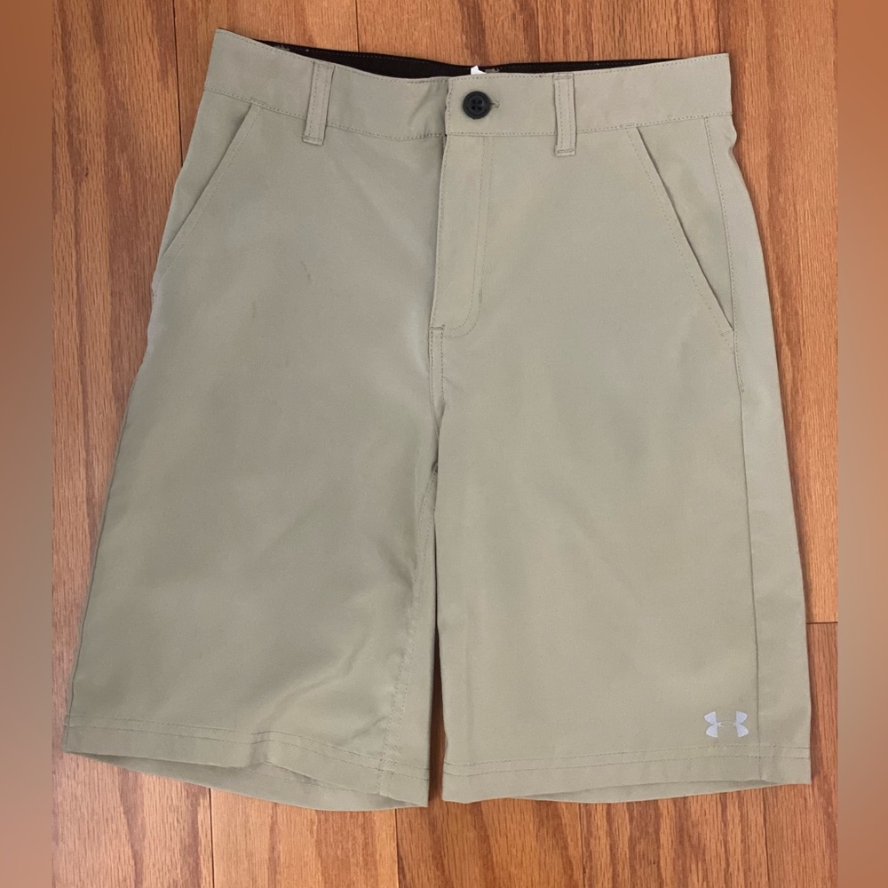 Under Armor Boys Khaki Shorts size 12